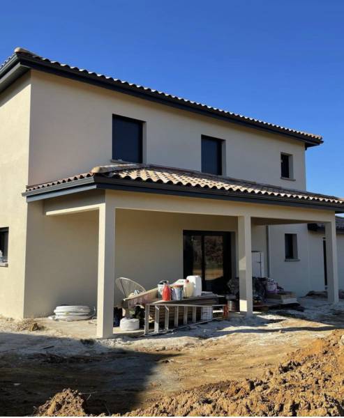 Ravalement de façade sur maison neuve dans la commune de Saint-Donat-sur-l'Herbasse